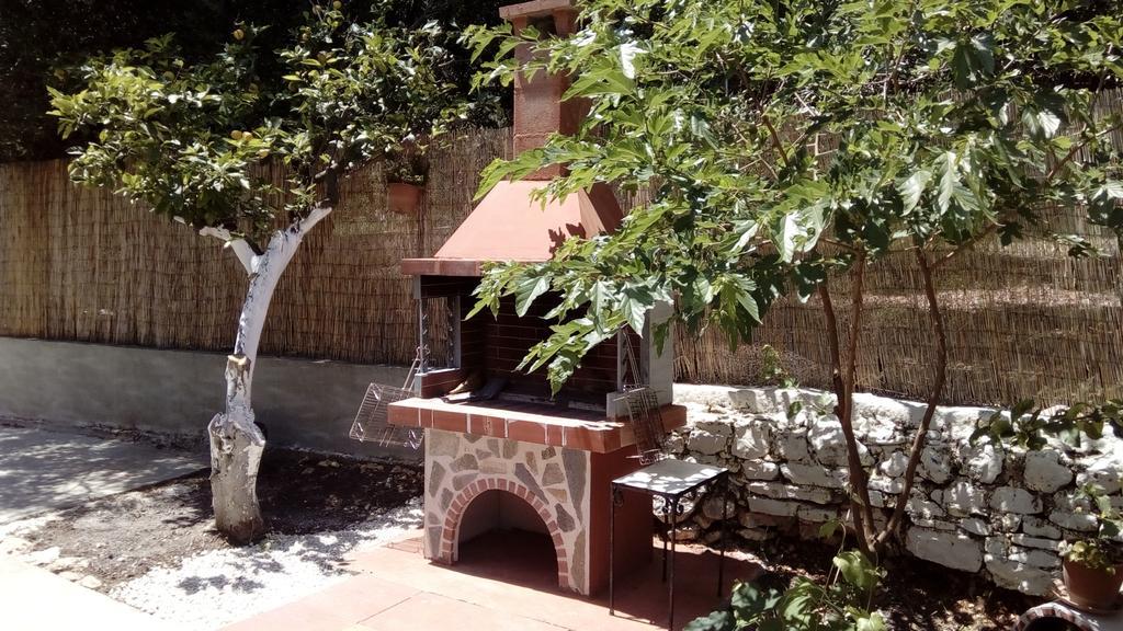 Flamiatos Garden Cottages Poulata Ngoại thất bức ảnh